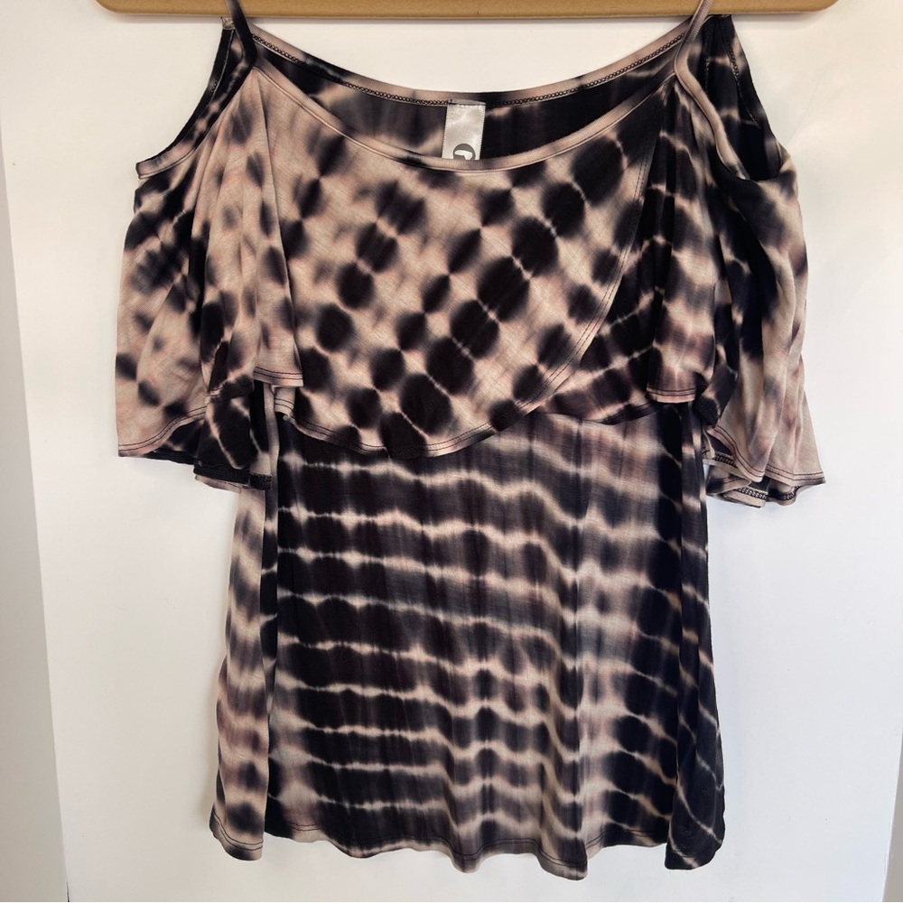 Go Couture Black and Cream Off-Shoulder Blouse